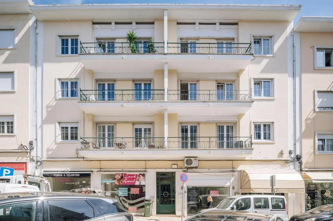 Badet - 3 Bedrooms, Office And Terrace In Alvalade Lisbon 0*,  Portugal
