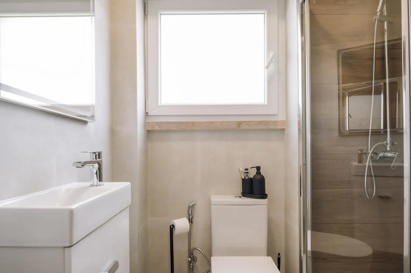 Apartment Badet - 3 Bedrooms, Office And Terrace In Alvalade Lisbon